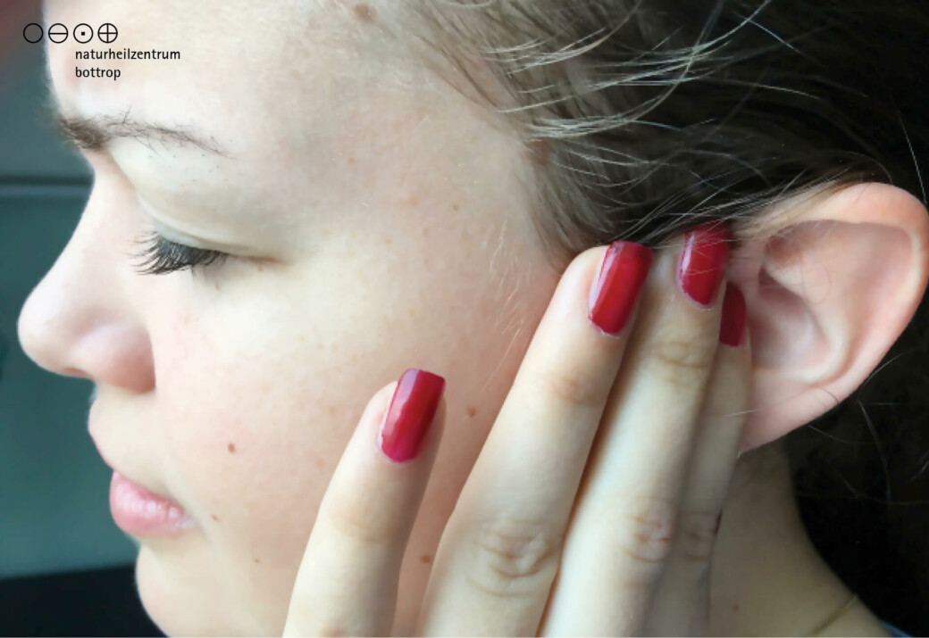 What can natural household remedies do for otitis media?